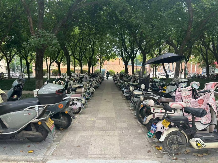 7南校区三号楼南侧改造后.jpg
