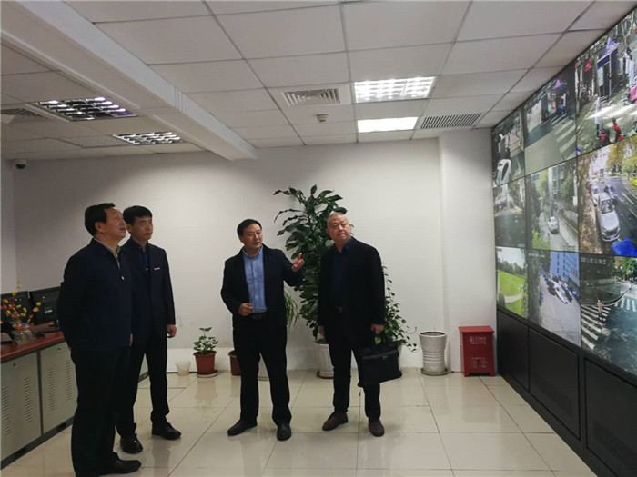 2考察南京农业大学校园监控中心.jpg