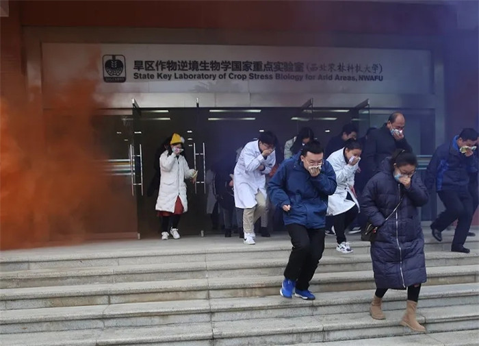 12疏散演练.jpg