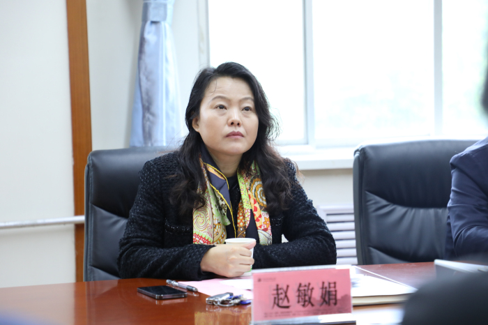 3副校长赵敏娟主持会议.jpg
