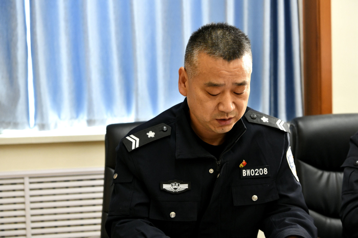 5执勤人员白创建表决心.jpg