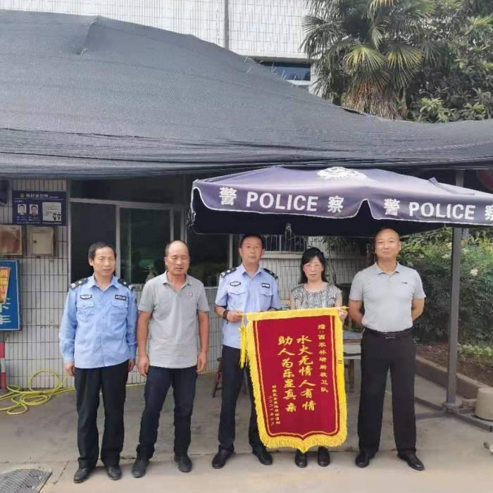 03锦旗01.jpg