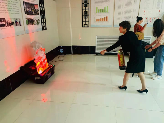 学院领导带头演练.jpg