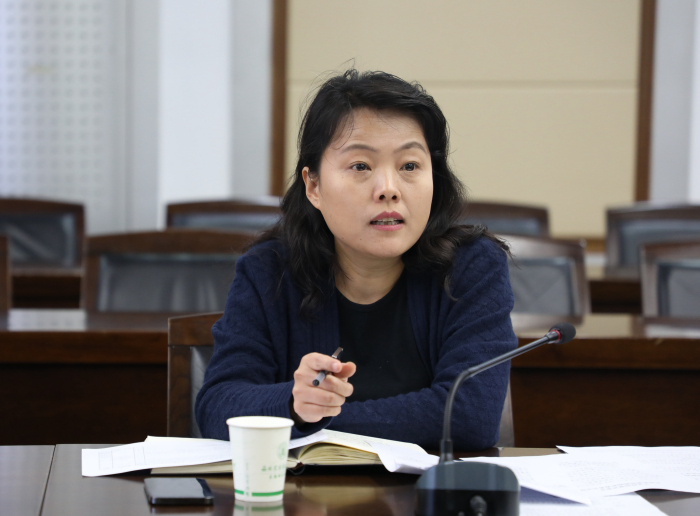 赵敏娟副校长主持会议.jpg