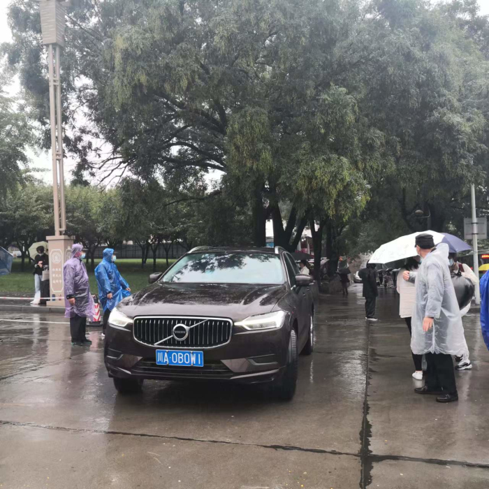 066d64b6da2e49c08897c58ca81fd956.jpg 疏导交通1.jpg