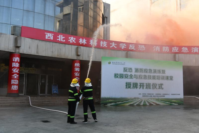 3be880812ab744a28e9f7c684a49f574.jpg 7消防灭火演练.jpg