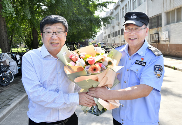 218891fdd6d94c9fba29d420fc9e4453.jpg d6bc4772581c4b1a8fb7ab4e64da47eb.jpg